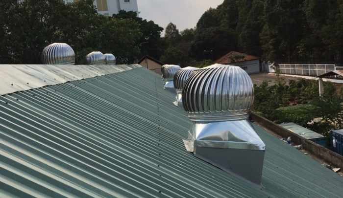 qua-cau-hut-nhiet-mai-nha